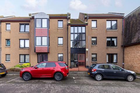 3 bedroom apartment to rent, Gracefield Court, Musselburgh, East Lothian