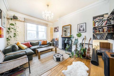 3 bedroom flat for sale, Mare Street, London E8