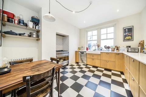 3 bedroom flat for sale, Mare Street, London E8