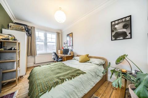 3 bedroom flat for sale, Mare Street, London E8