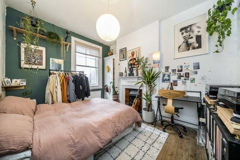 3 bedroom flat for sale, Mare Street, London E8