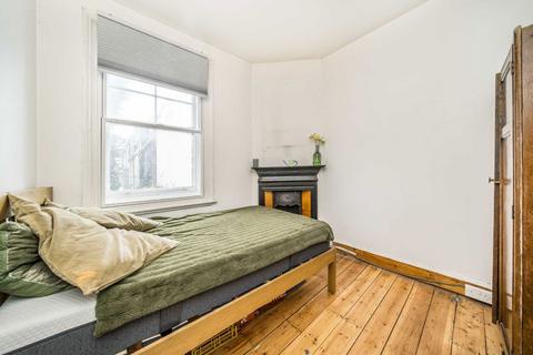 3 bedroom flat for sale, Mare Street, London E8