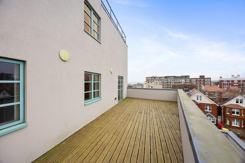 3 bedroom apartment for sale, Vallance Gardens, Hove BN3