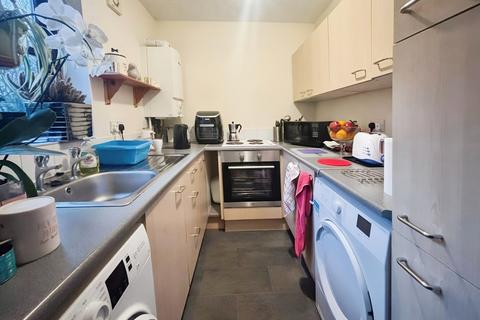 2 bedroom flat for sale, Warren Close , Gainsborough