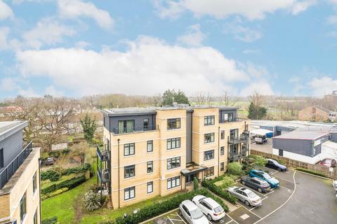 Flat 10, Fairbanks House Samuelson Place, Isleworth, TW7 4FL