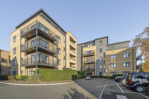 Flat 10, Fairbanks House Samuelson Place, Isleworth, TW7 4FL