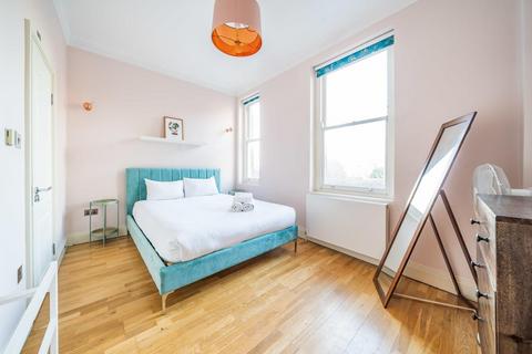 2 bedroom flat for sale, Chiswick High Road, Chiswick