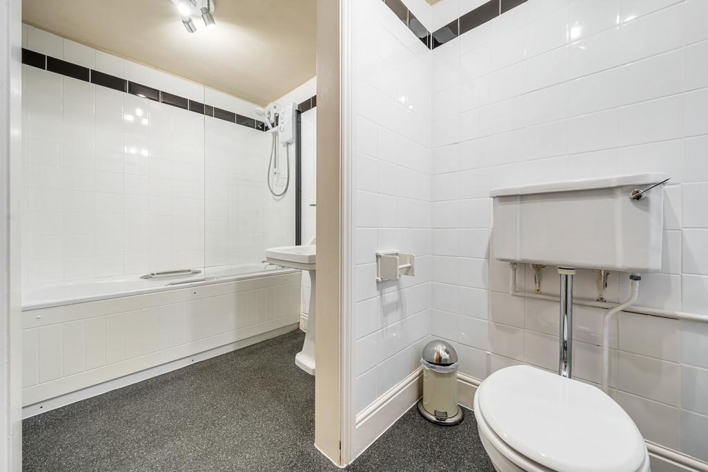 Ensuite Bathroom For Bedroom 3