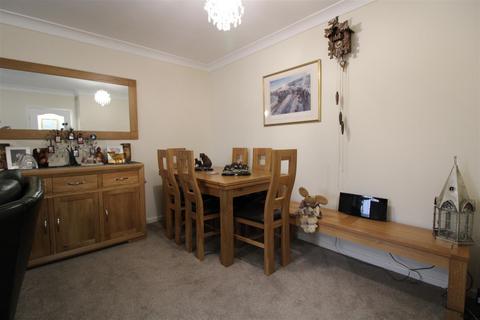 3 bedroom semi-detached bungalow for sale, Cottersdale Gardens, Newcastle Upon Tyne NE5