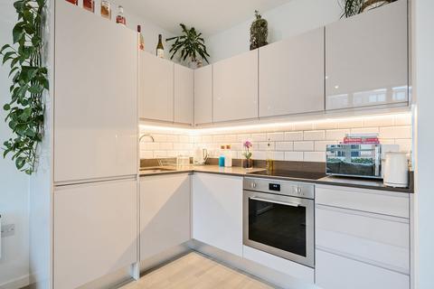 1 bedroom apartment for sale, River Court, Woking, Surrey, GU21