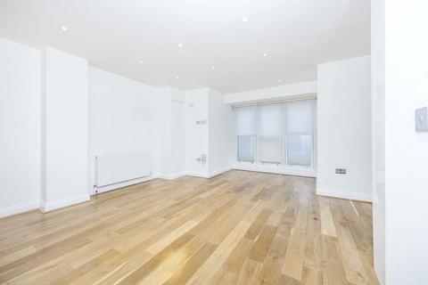 2 bedroom flat to rent, Mount Park Crescent, London W5