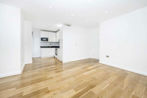 2 bedroom flat to rent, Mount Park Crescent, London W5