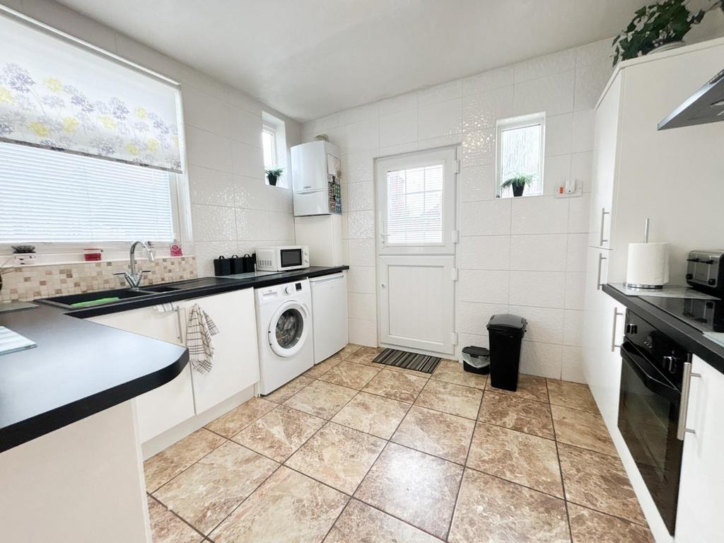 Kitchen/ Dining Room