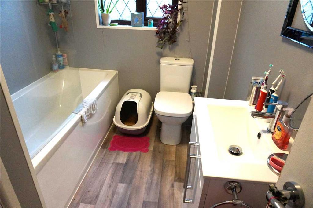 Family bathroom :