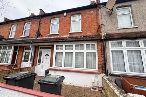 3 bedroom terraced house to rent, Beverstone Road, Thornton Heath