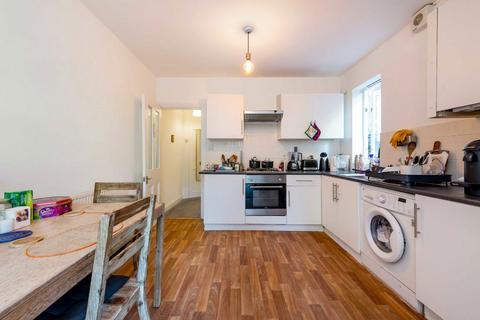 2 bedroom flat to rent, Bathurst Gardens, London NW10