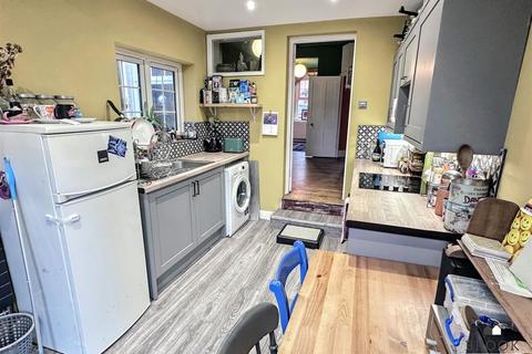 2 bedroom terraced house for sale, Green Street, Eastbourne BN21