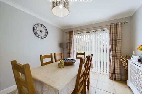 4 bedroom semi-detached house for sale, Barkham Road, Wokingham