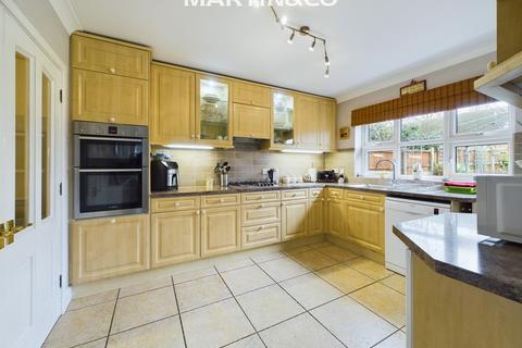 4 bedroom semi-detached house for sale, Barkham Road, Wokingham