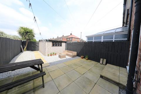 2 bedroom terraced house for sale, Leads Road, Hull