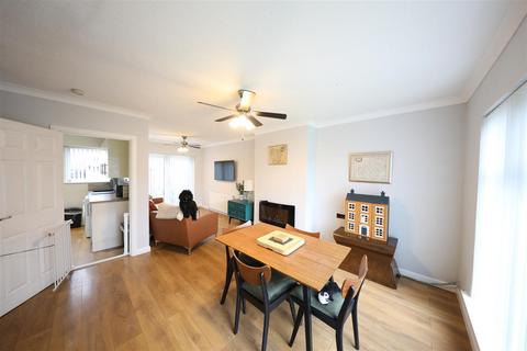 181 Leads Road, Hull, HU7 0DE