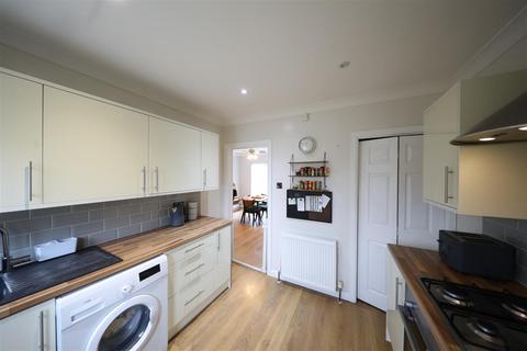 181 Leads Road, Hull, HU7 0DE