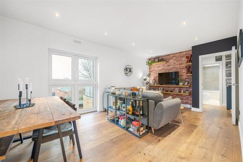 Flat 3, 19 Howard Road, London, SE20 8HQ