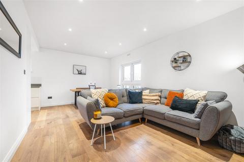 Flat 3, 19 Howard Road, London, SE20 8HQ