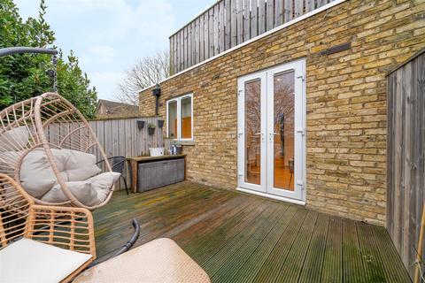 Flat 3, 19 Howard Road, London, SE20 8HQ