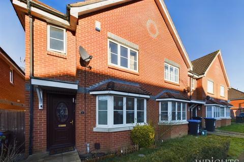 3 bedroom end of terrace house to rent, Purdom Road, Welwyn Garden City AL7