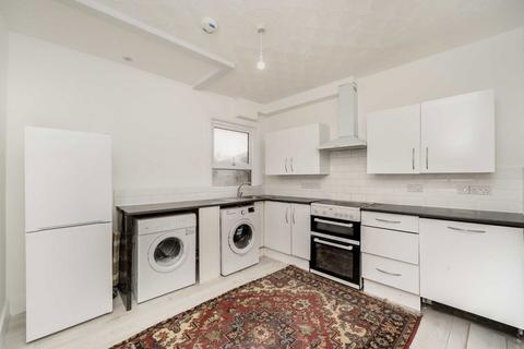 2 bedroom flat to rent, Northfield Avenue, London W13