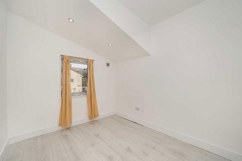 2 bedroom flat to rent, Northfield Avenue, London W13