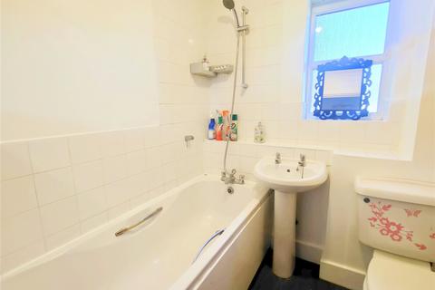 1 bedroom flat to rent, Manor Road, Kent ME4