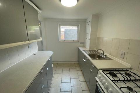 3 bedroom terraced house to rent, Kitchener Road,