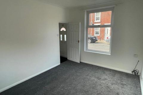 3 bedroom terraced house to rent, Kitchener Road,