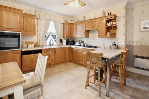 4 bedroom end of terrace house for sale, Third Avenue, Teignmouth