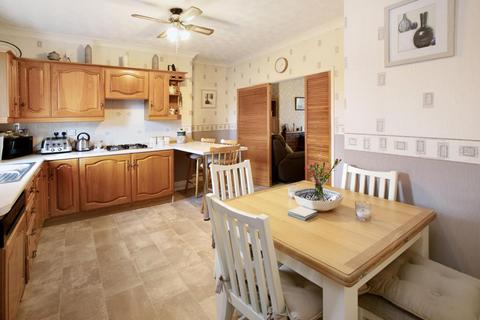 4 bedroom end of terrace house for sale, Third Avenue, Teignmouth, TQ14