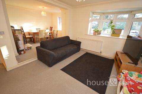 2 bedroom ground floor flat to rent, Queens Park Avenue