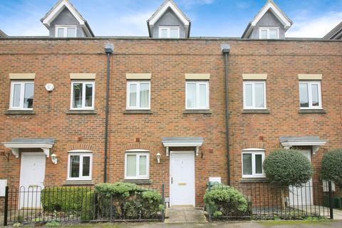 3 bedroom terraced house to rent, Gardenia Road, Bickley, Bromley