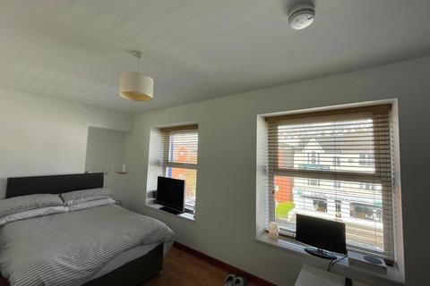 Studio to rent, Walter Road, Swansea