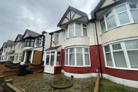 3 bedroom semi-detached house for sale, Park View Gardens, Woodford Avenue, Ilford, Greater London, IG4 5NP