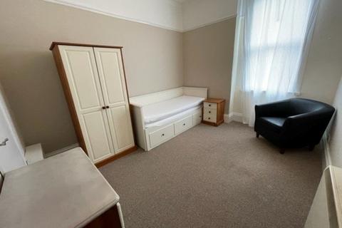 Studio to rent, College Road, Birmingham B13