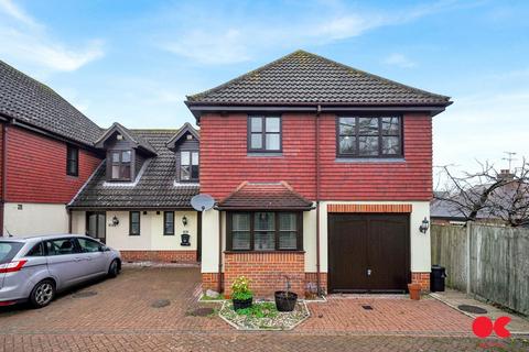 3 bedroom semi-detached house for sale, Tomlyns Close, Brentwood CM13