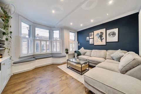 3 bedroom flat for sale, Warren Road, Colliers Wood SW19