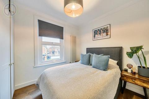 9a Warren Road, London, SW19 2HY