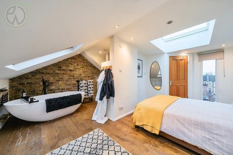 9a Warren Road, London, SW19 2HY