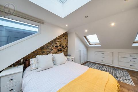 9a Warren Road, London, SW19 2HY