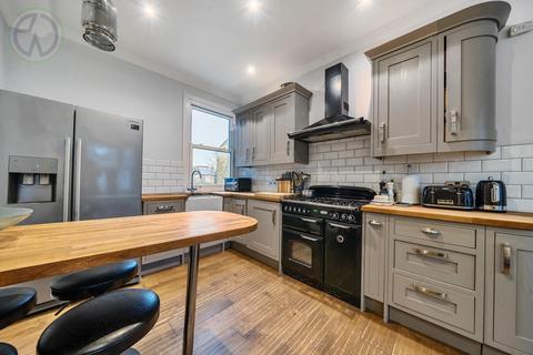 9a Warren Road, London, SW19 2HY