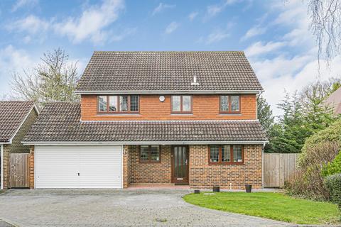 15 Oaklands, Fetcham, Leatherhead, KT22 9BY