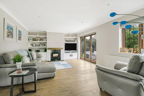 15 Oaklands, Fetcham, Leatherhead, KT22 9BY